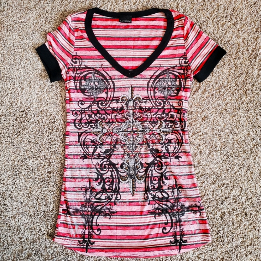 **Women's Striped Graphic Short Sleeve T-Shirt